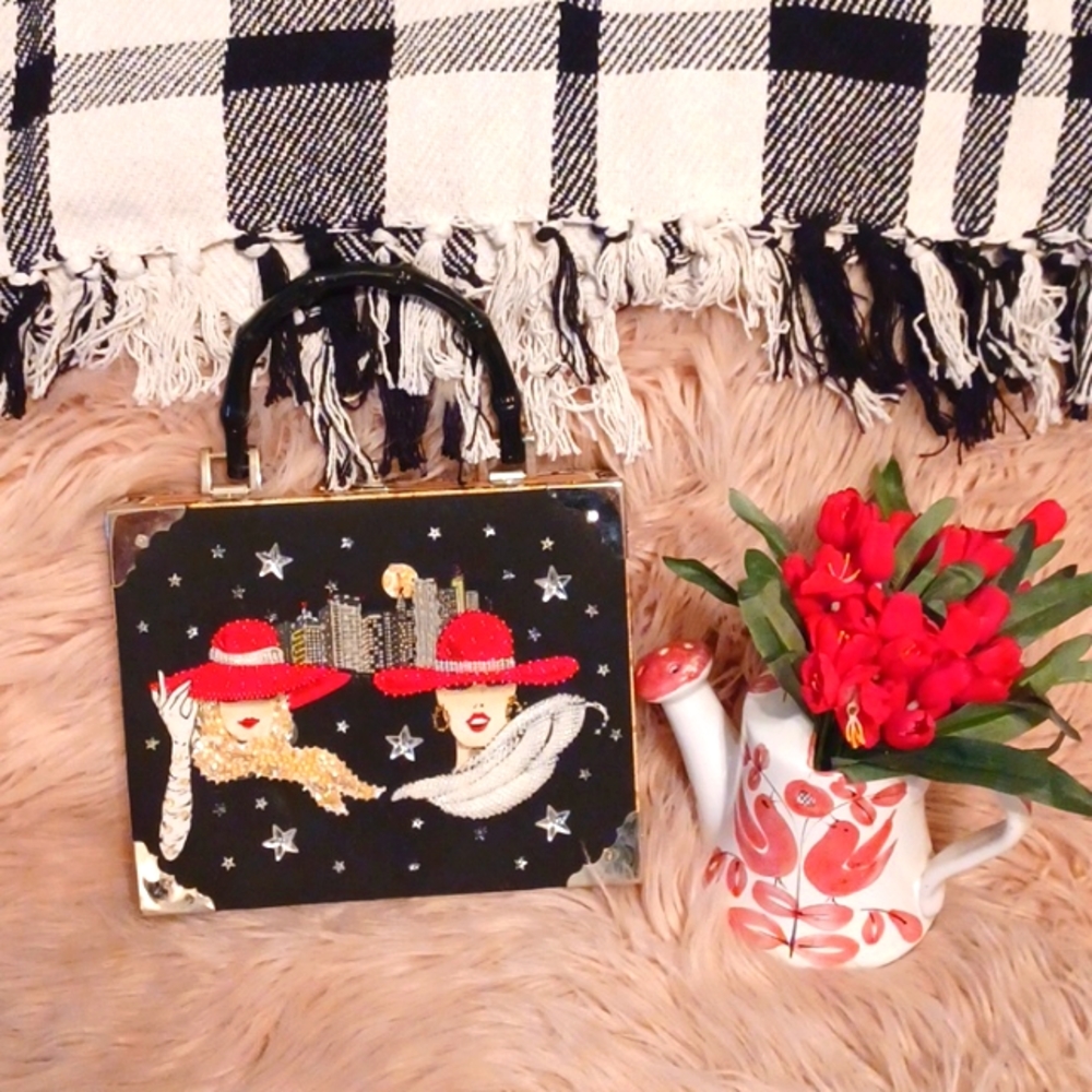 🌺PRICE DROP TODAY 🌺SUPER CUTE CIGAR BOX  PURSE